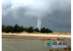 海南洋浦干冲海域出现“龙吸水”奇�?20...